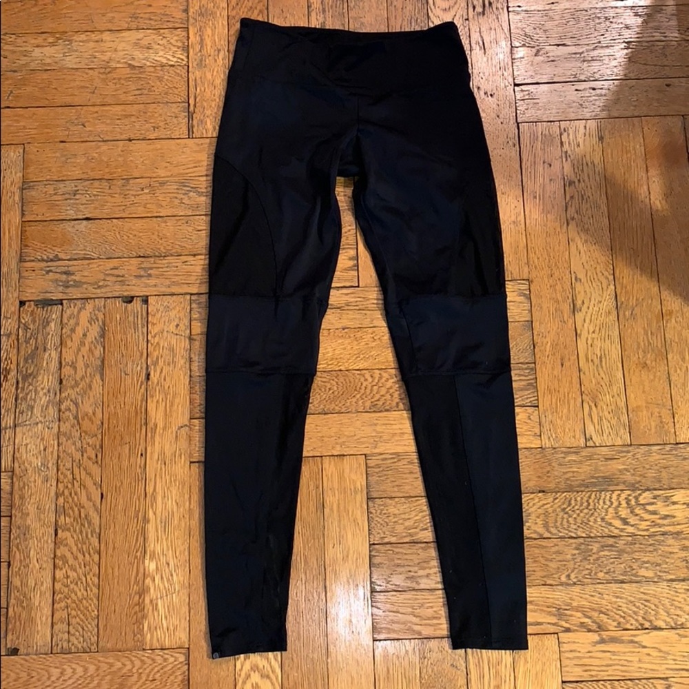 Black yoga pants